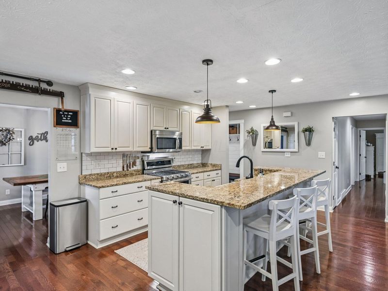 857 Lookout Point Drive, Columbus, OH 43235 Photo 9