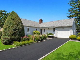 7 Albers Lane  Farmingdale, NY 11735