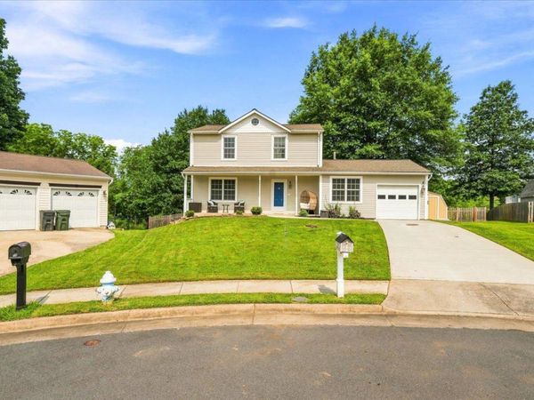15 MILLS COURT, LOVETTSVILLE, VA 20180