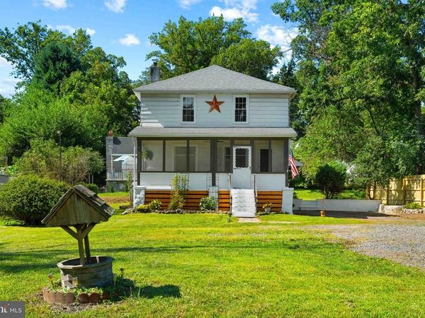 21 PERKIOMEN AVENUE, SPRING MOUNT, PA 19478
