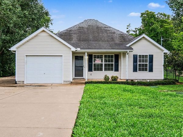 107 Breeze Dr , Murfreesboro, TN 37129