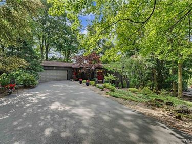 4 Brompton Woods , Williamsville, NY 14221