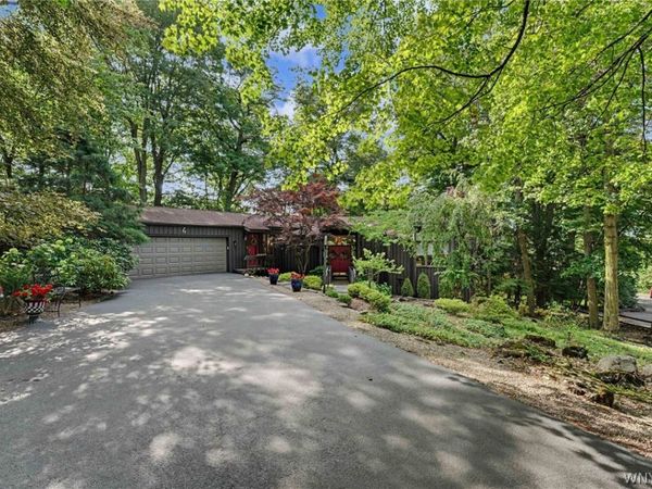 4 Brompton Woods , Williamsville, NY 14221