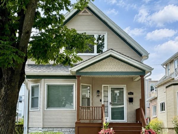 1735 W Farragut Avenue , Chicago, IL 60640