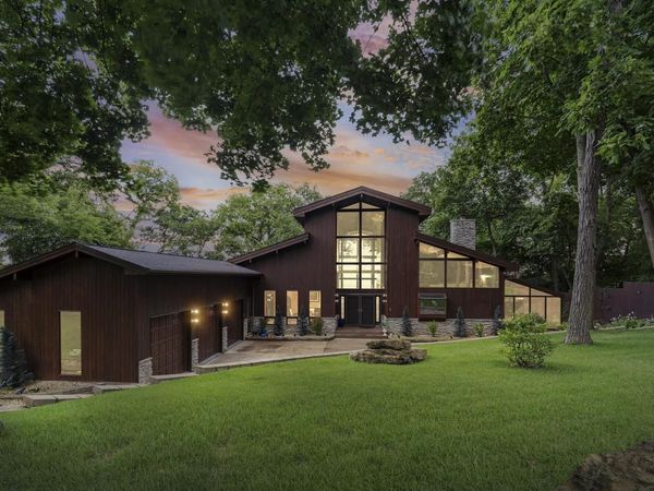 1555 Crescent Hills DRIVE, La Crescent, MN 55947
