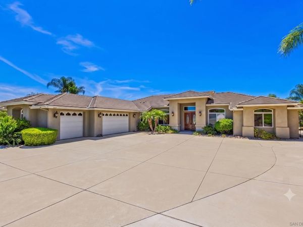 1290 Daxi Lane, Escondido, CA 92029