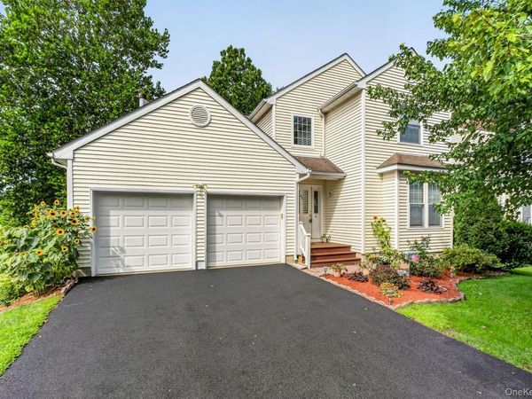 62 Meadowbrook Court , Patterson, NY 12563
