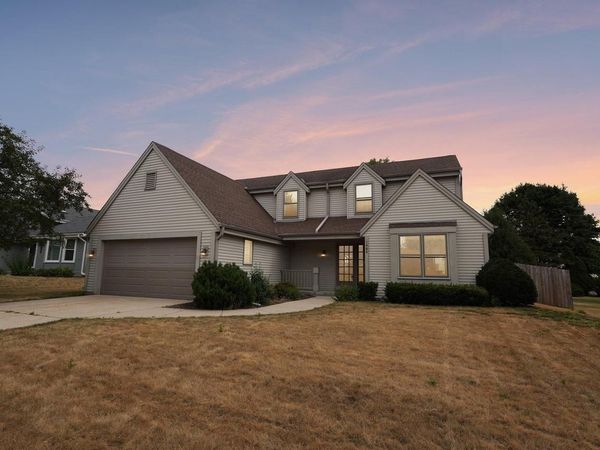 1909 Cliff-Alex COURT N, Waukesha, WI 53189