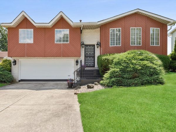 3992 Willowood Court, Crown Point, IN 46307