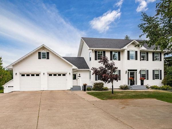 2827 Parkwood Lane, Duluth, MN 55811
