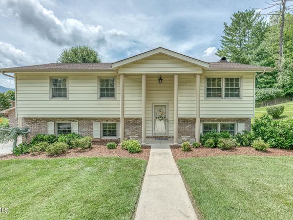 6 Bridgewood Court, Johnson City, TN 37604