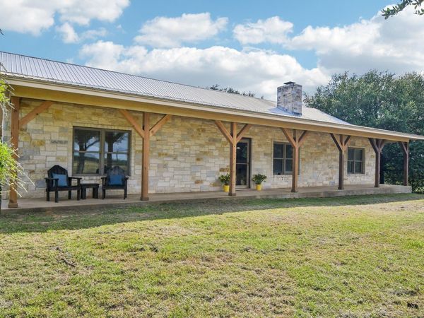 387 Goertz DR, Red Rock, TX 78662