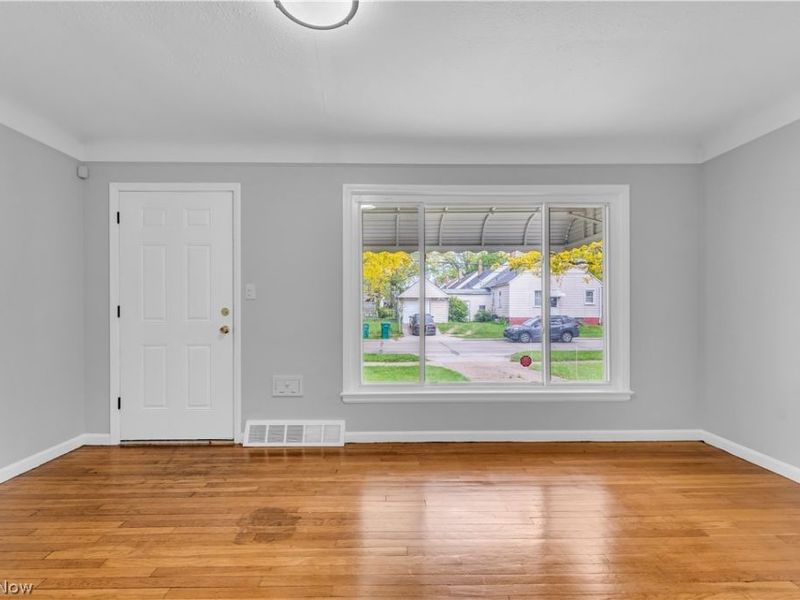 5688 E 141st Street, Maple Heights, OH 44137 Photo 3