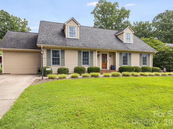 318 Sharon Avenue NW, Lenoir, NC 28645