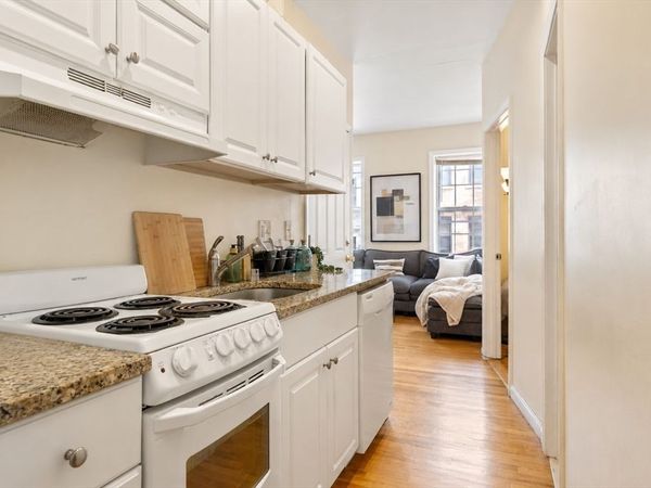 28 Phillips St, Unit 3, Boston, MA 02114