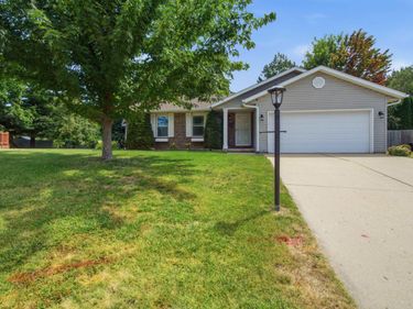 5506 N LEAWOOD Court, Peoria, IL 61615