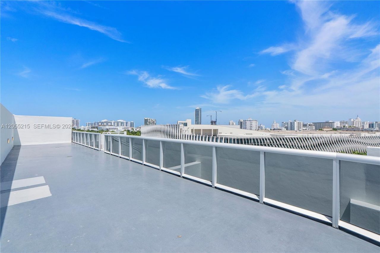 2001 Meridian Ave, Unit PH-16, Miami Beach, FL 33139 Photo