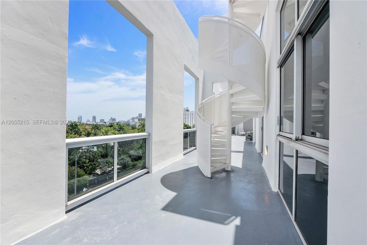 2001 Meridian Ave, Unit PH-16, Miami Beach, FL 33139 Photo