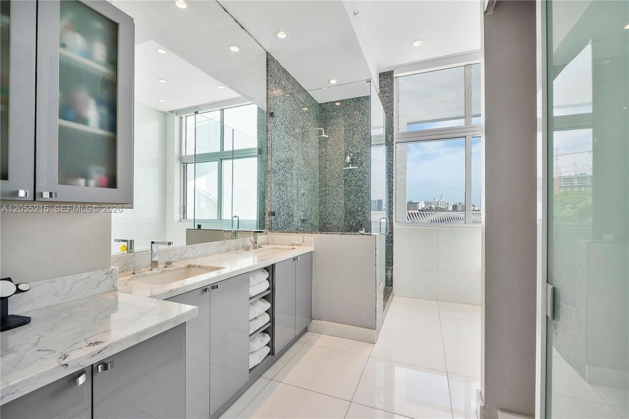 2001 Meridian Ave, Unit PH-16, Miami Beach, FL 33139 Photo