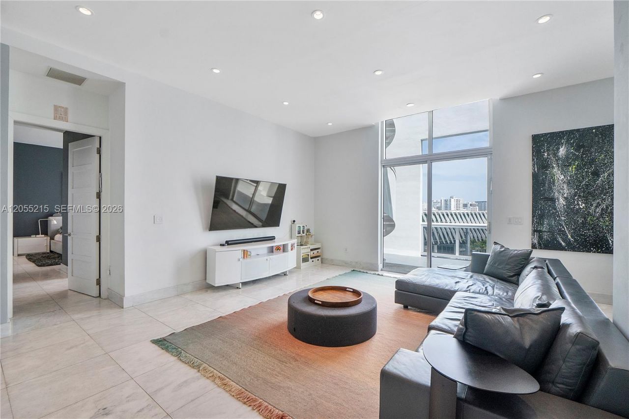 2001 Meridian Ave, Unit PH-16, Miami Beach, FL 33139 Photo