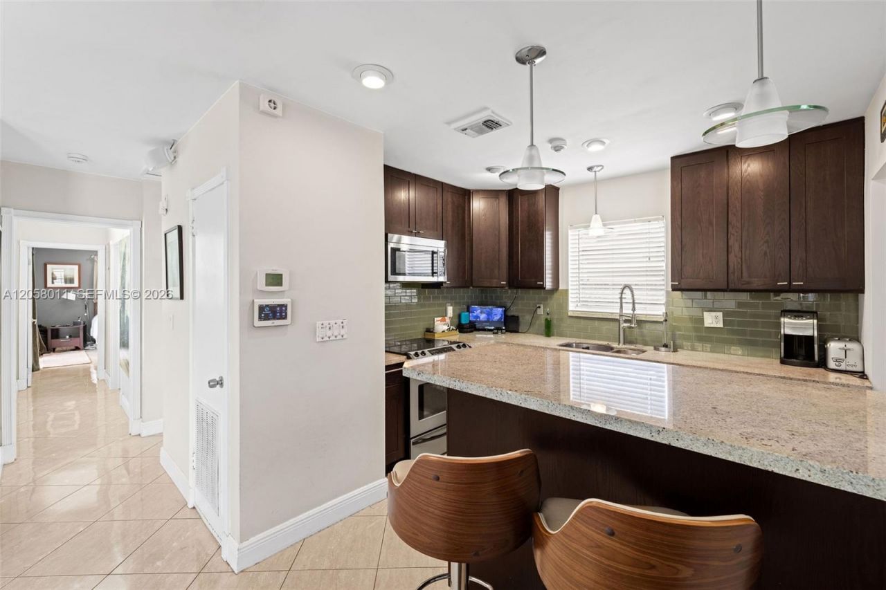 3230 SW 23rd St, Fort Lauderdale, FL 33312 Photo