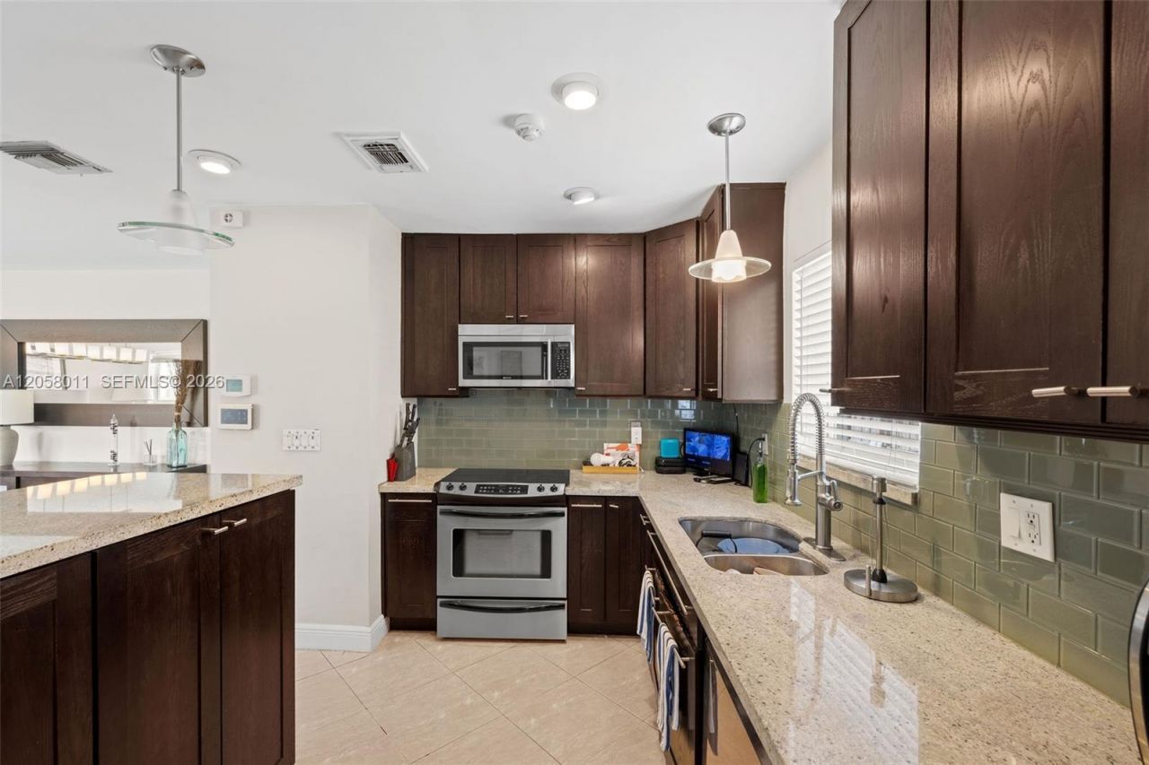 3230 SW 23rd St, Fort Lauderdale, FL 33312 Photo