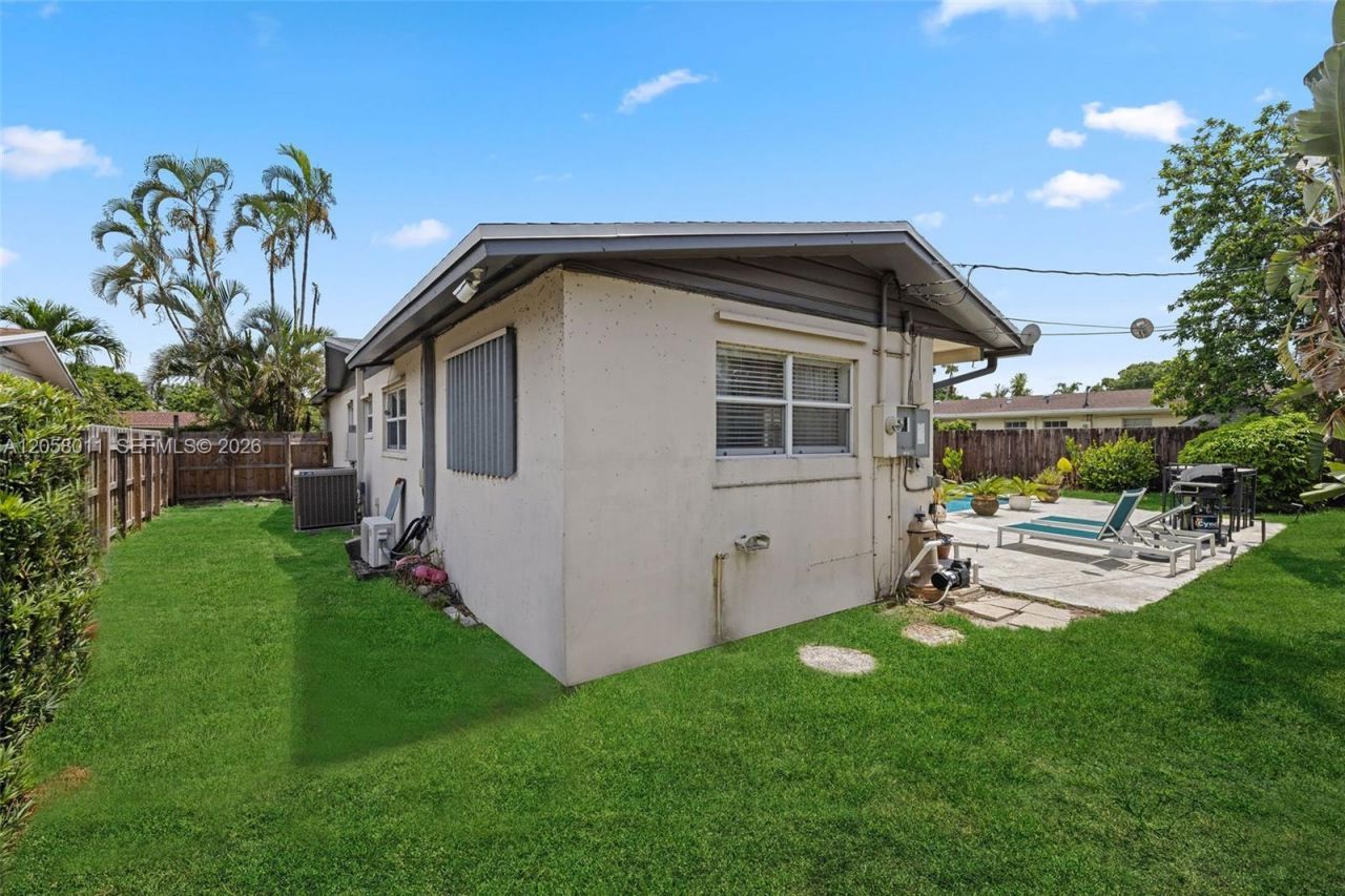 3230 SW 23rd St, Fort Lauderdale, FL 33312 Photo