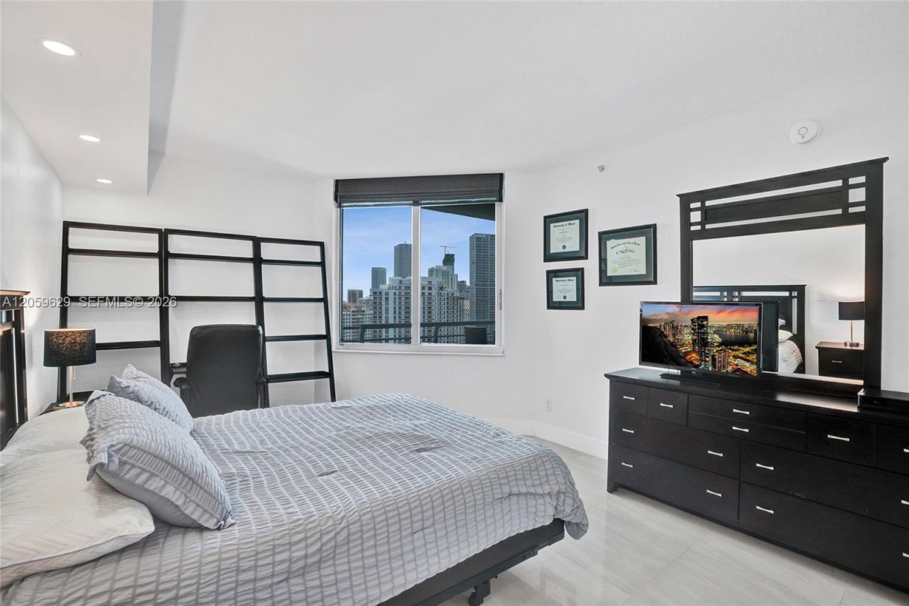 335 S Biscayne Blvd, Unit 3807, Miami, FL 33131 Photo