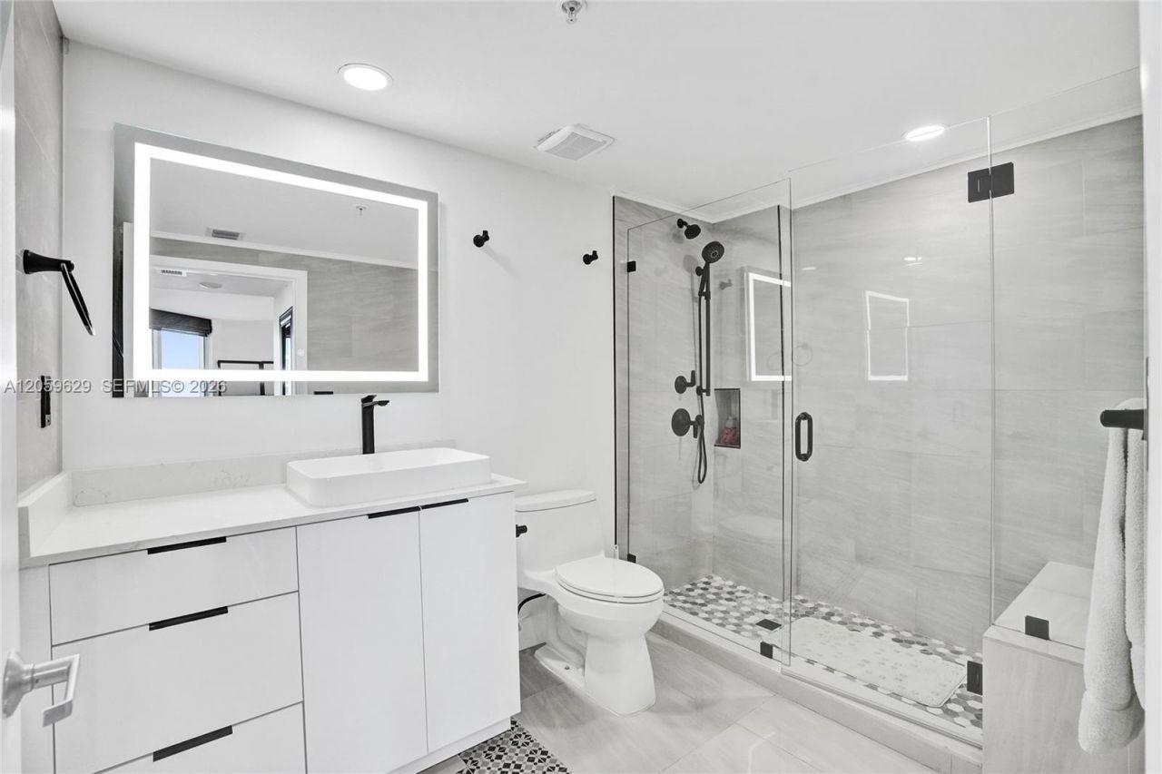 335 S Biscayne Blvd, Unit 3807, Miami, FL 33131 Photo