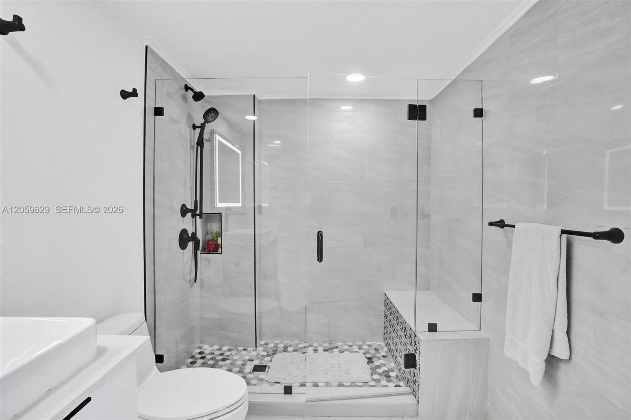 335 S Biscayne Blvd, Unit 3807, Miami, FL 33131 Photo