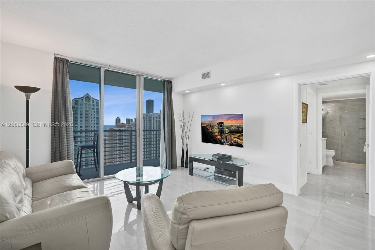 335 S Biscayne Blvd, Unit 3807, Miami, FL 33131 Photo