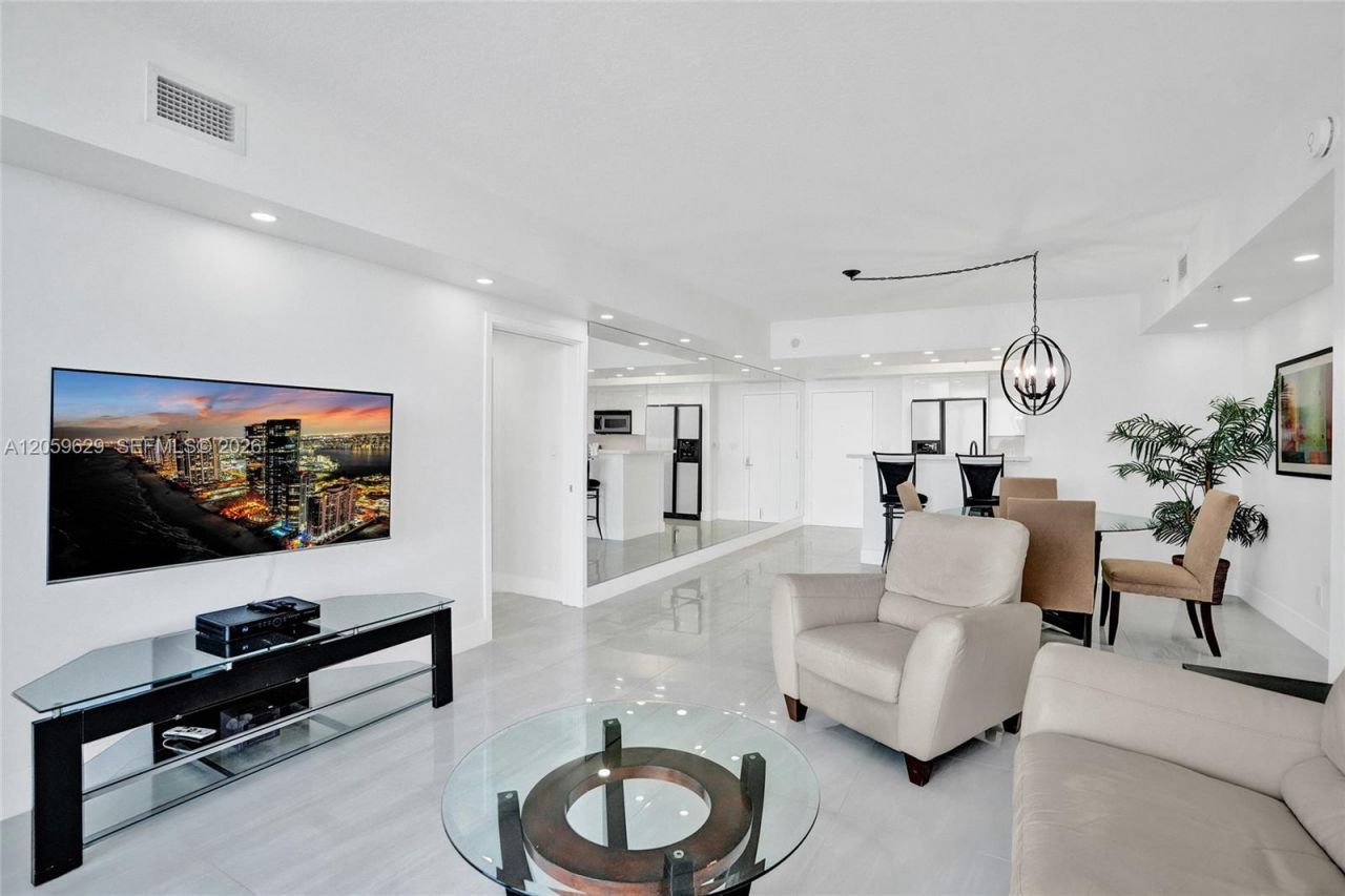 335 S Biscayne Blvd, Unit 3807, Miami, FL 33131 Photo