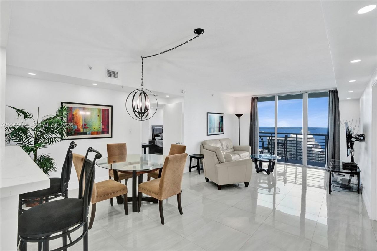 335 S Biscayne Blvd, Unit 3807, Miami, FL 33131 Photo