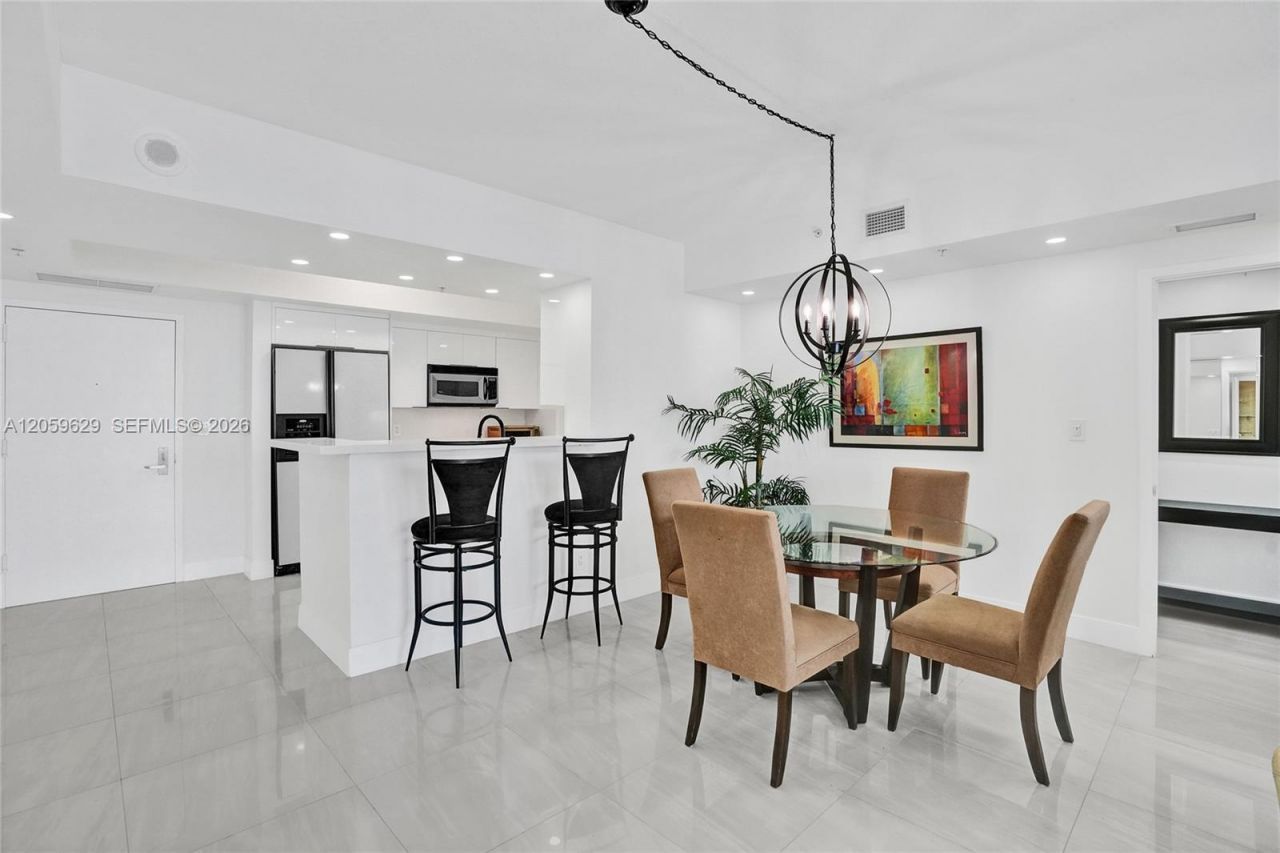 335 S Biscayne Blvd, Unit 3807, Miami, FL 33131 Photo