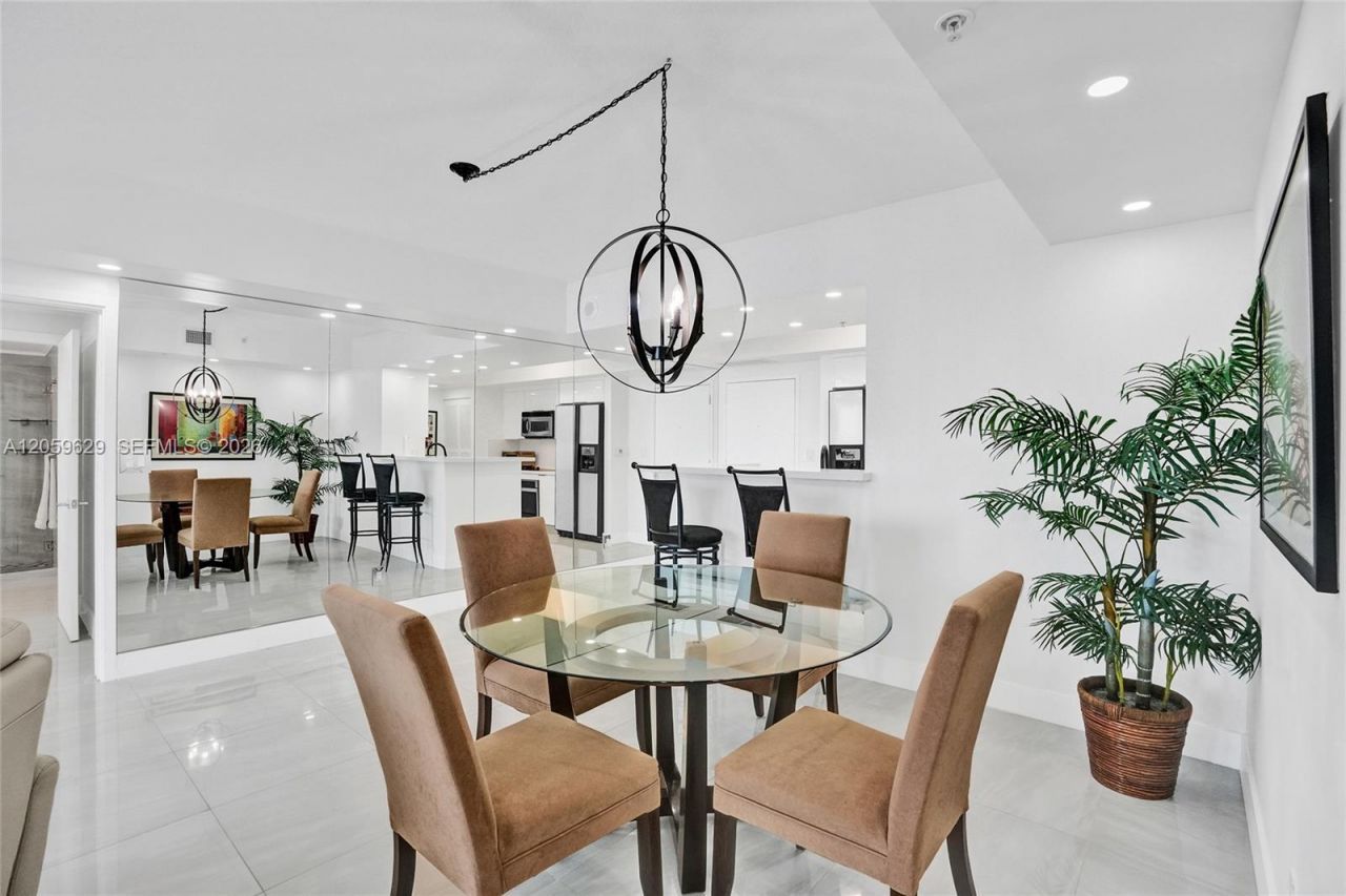 335 S Biscayne Blvd, Unit 3807, Miami, FL 33131 Photo