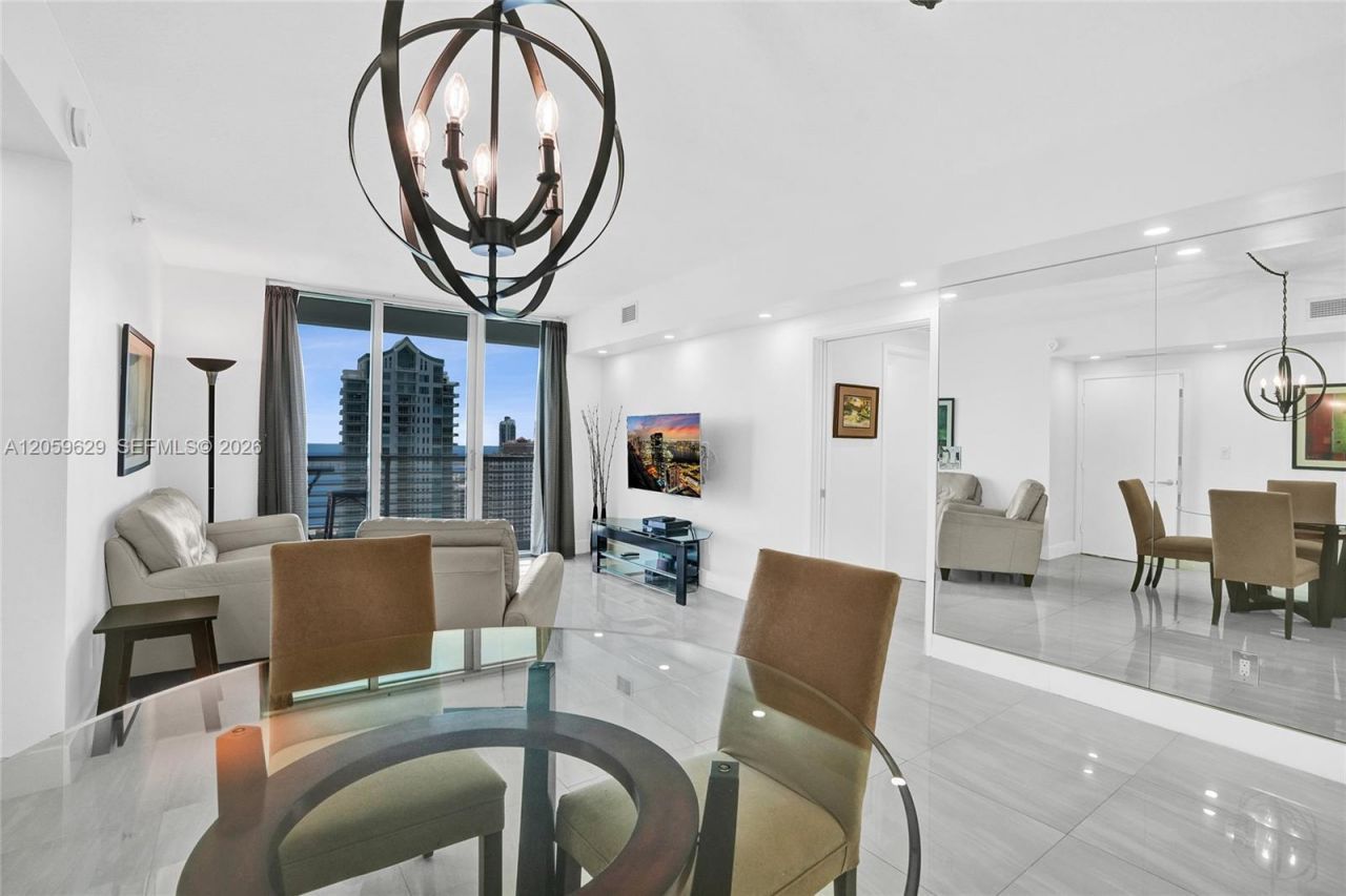 335 S Biscayne Blvd, Unit 3807, Miami, FL 33131 Photo