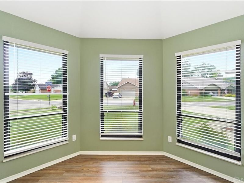 8953 Emeraldgate Drive, Huber Heights, OH 45424 Photo 12