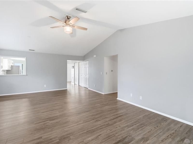 8953 Emeraldgate Drive, Huber Heights, OH 45424 Photo 15