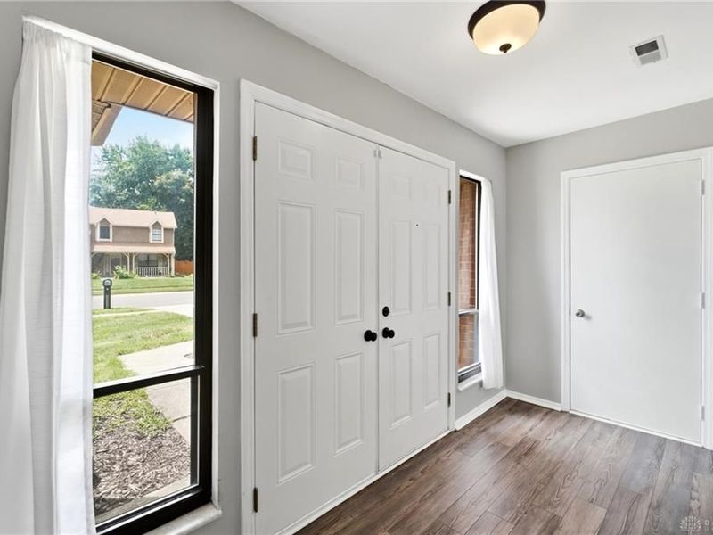 8953 Emeraldgate Drive, Huber Heights, OH 45424 Photo 3