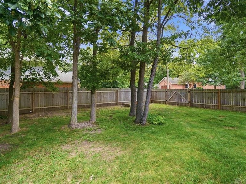 8953 Emeraldgate Drive, Huber Heights, OH 45424 Photo 32
