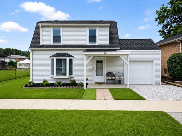2821 W 102nd Street SW, Evergreen Park, IL 60805