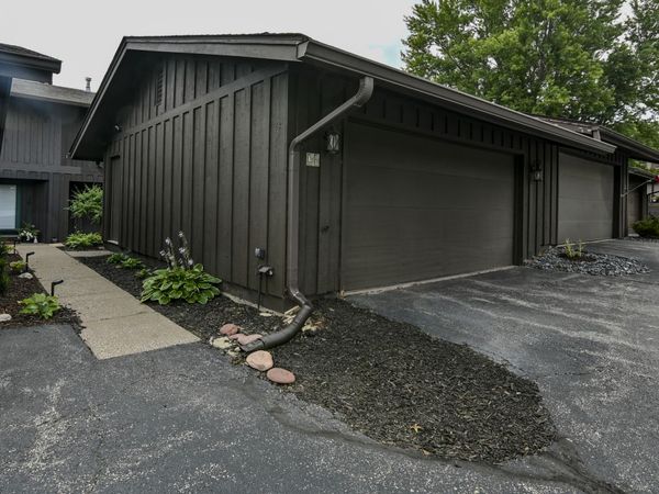 6401 Utica Ridge Road, Unit 28, Davenport, IA 52807