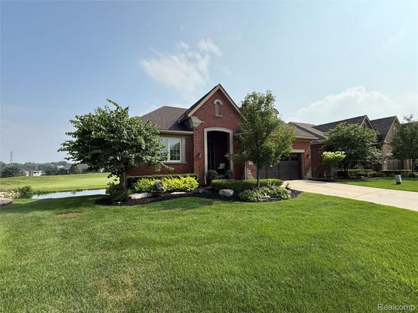 58626 Valley View Drive, Washington Township, Mi 48094