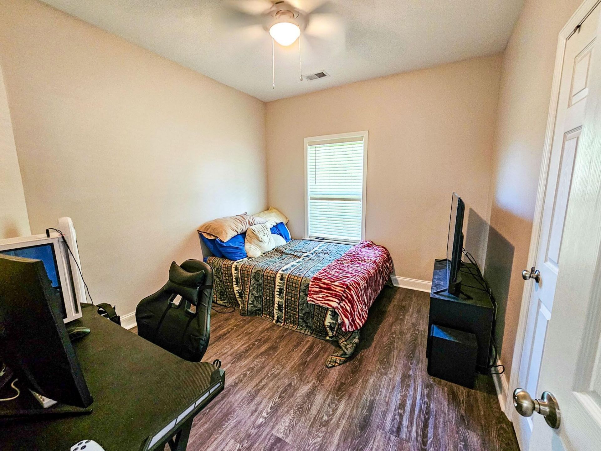 303 David Street Photo 15