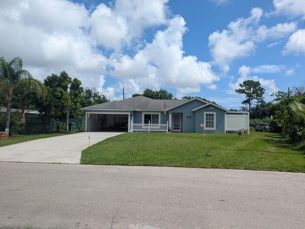 625 Coconut Avenue N, Port St. Lucie, FL 34952
