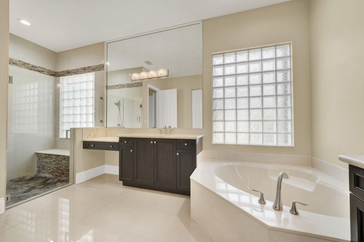 10469 Whitewind Circle, Boynton Beach, FL 33473 Photo