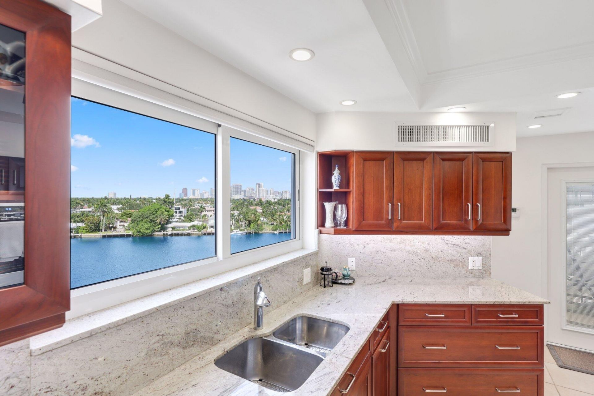 333 Sunset Drive, Unit 501, Fort Lauderdale, FL 33301 Photo