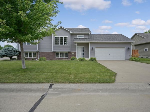 681 Meadowlark Circle, Dakota Dunes, SD 57049