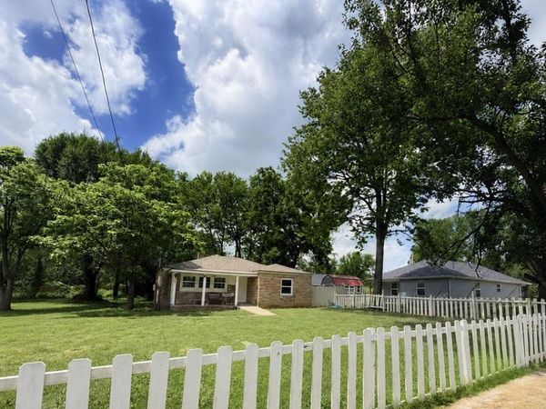 617 N Hillcrest Avenue , Springfield, MO 65802