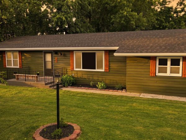 105 E Meadowbrook Avenue , Clever, MO 65631